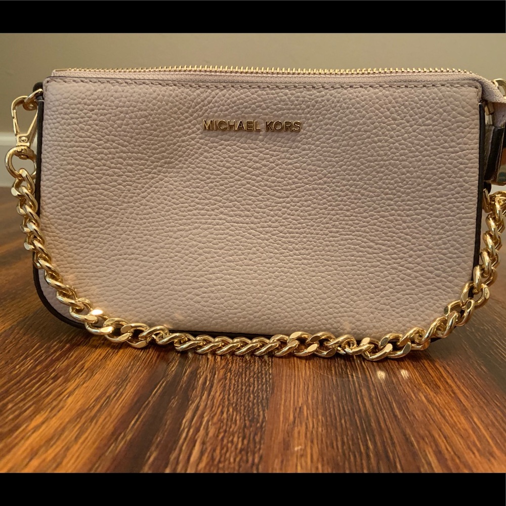 Michael Kor’s mini purse 👛